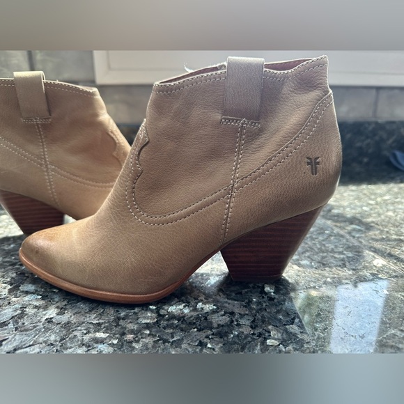 FRYE Reina Heeled Western Ankle  Bootie in Tan Ash Leather Women’s Size 6.5 - Picture 6 of 15